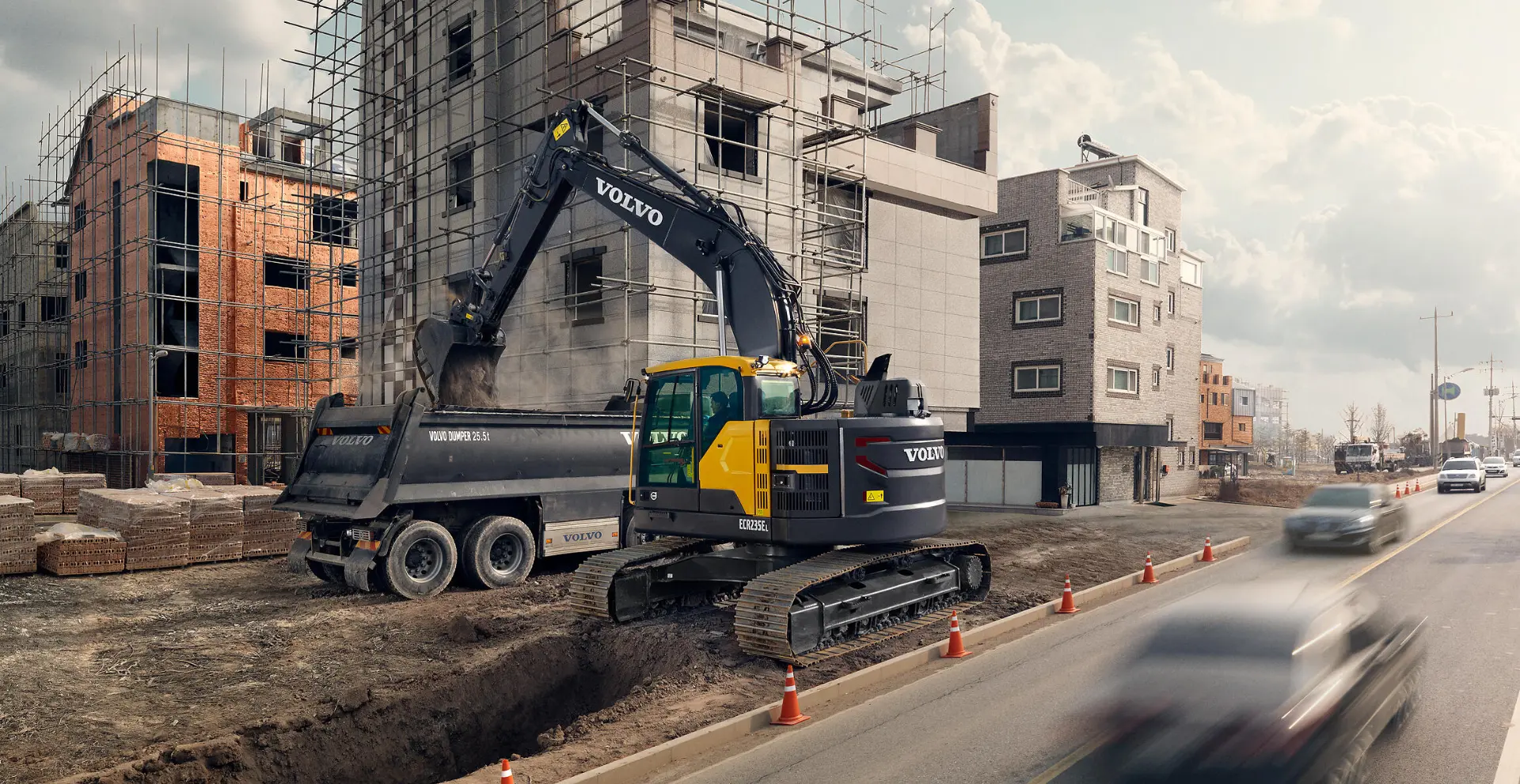 Volvo ECR235 — 23 tonne short-swing excavator